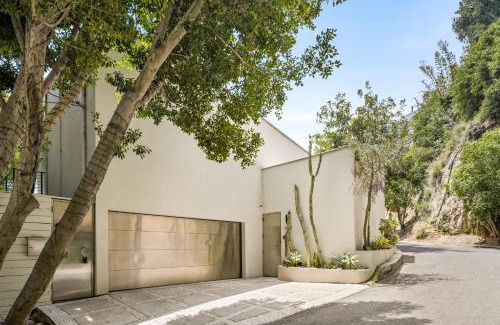 Hollywood Hills West Villa | The Hollywood Hills Crest Villa