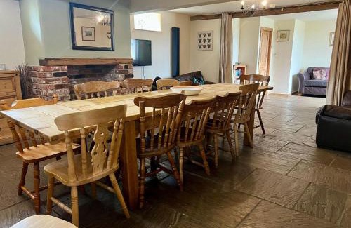 Peak District House | The Holmes Barn - Sleeps 16 - Peak district