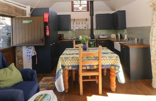 Newton Abbot Cabin | THE HOMESTEAD, romantic, character holiday cottage in Poundsgate