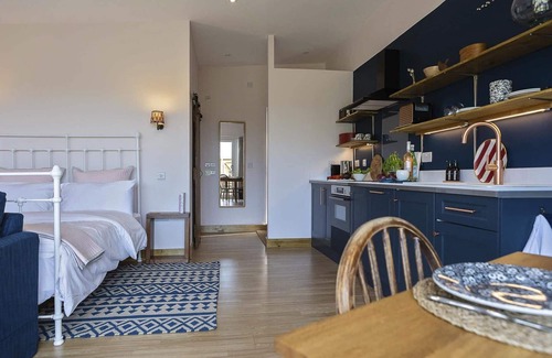 Rhosneigr Apartment | The Hoot; a large, modern studio annexe on Anglesey