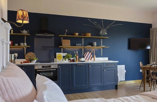 Rhosneigr Apartment | The Hoot; a large, modern studio annexe on Anglesey