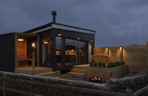 Rhosneigr Apartment | The Hoot; a large, modern studio annexe on Anglesey