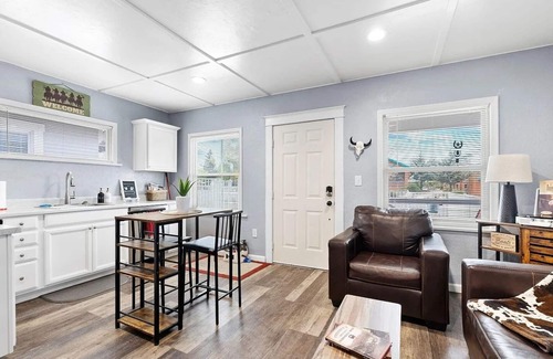 Prescott House | The Horseshoe Hideaway - Rodeo Themed & 1/2 mile walk to Whiskey Row!