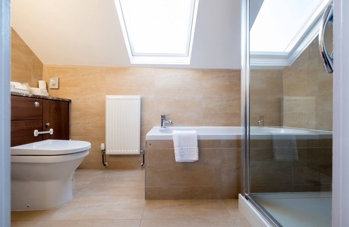 Levisham Hotel | The Horseshoe Inn