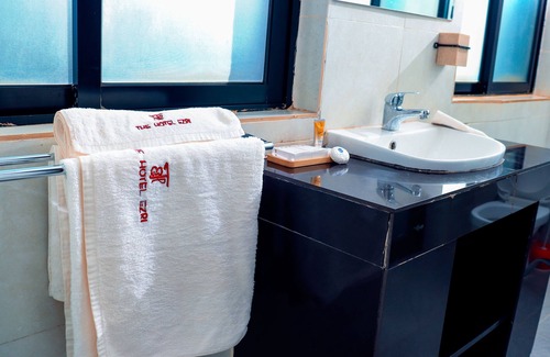 Meru Hotel | The Hotel Ezri