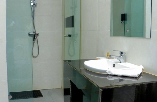 Meru Hotel | The Hotel Ezri