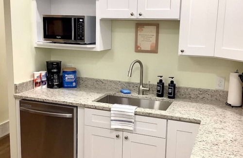 Cuyahoga Falls House | The House Hotels - Erie St. 2