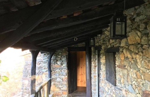 Lousa Cottage | The House of Books