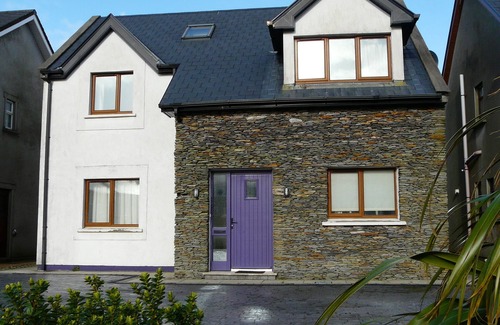 Cahirciveen House | The House On The Marina quiet location stunning views of the Wild Atlantic Way.