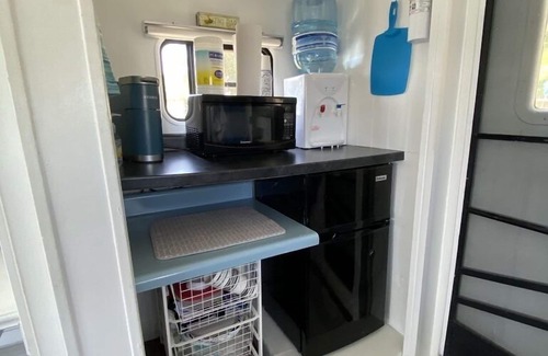 Antioch Boat Rental | The Houseboat @ The Cottages on Petite Lake