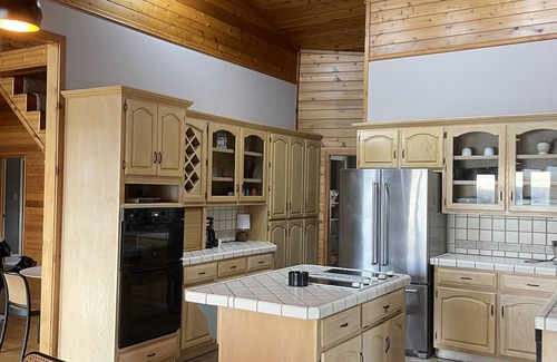 Arley House | The Houston House! Gorgeous Lake front cabin, w/two level dock and grill house