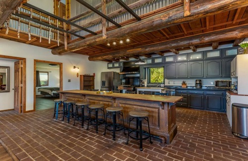 Logan House | The Howling Buck Lodge