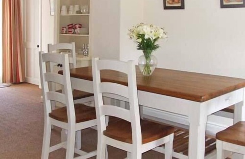 Woodford Cottage | THE HUMBLE DAISY, pet friendly in Woodford, County Galway