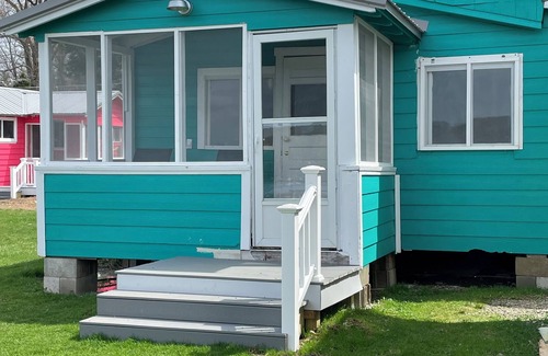 Canadohta Lake Cottage | The Hummingbird rustic lakefront cottage at The Pier at Canadohta Lake sleeps 7!