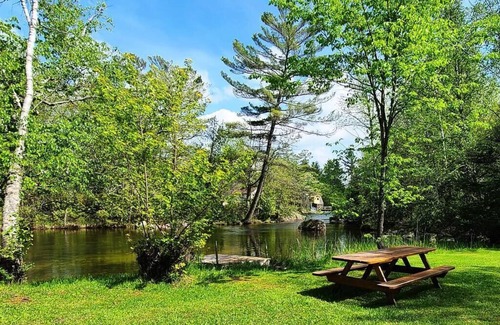 Selwyn House | The Hunter - 3-Bedroom River-front Cottage