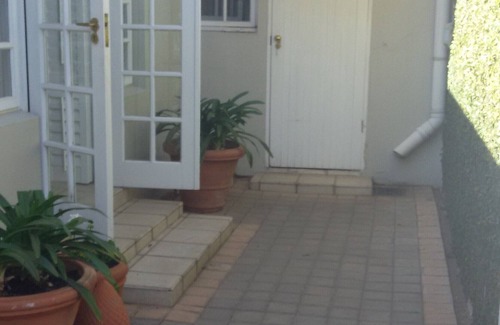 Greater Johannesburg Metropolitan Area Cottage | The Hurst Self Catering Cottage