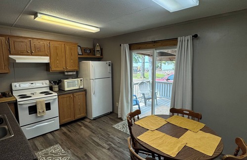 Hornbeak House | The Hut. Cozy 2-bedroom mobile home on peaceful Reelfoot Lake with boat shed