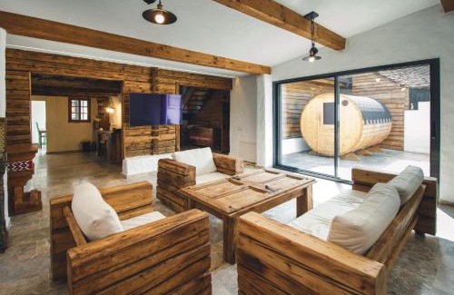 Saliste House | The Hut Retreat