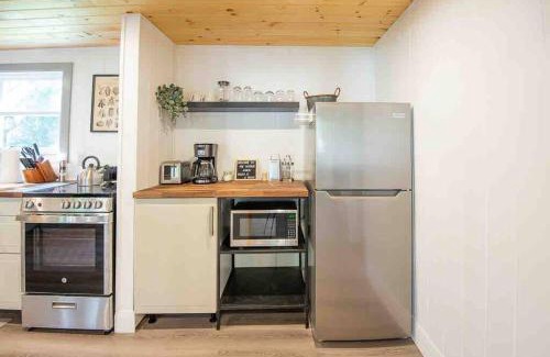 Fenelon Falls House | “The Hydrus” cozy 2 bedroom cottage