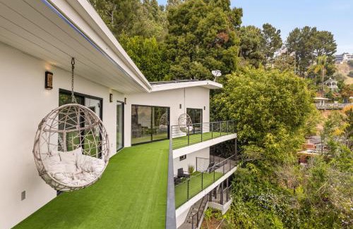 Hollywood Hills West Villa | The Icon on the Hollywood Hills