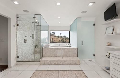 Hollywood Hills West Villa | The Icon on the Hollywood Hills
