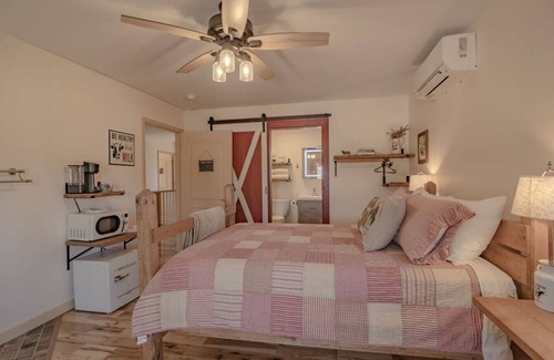 Whitley City Bed & Breakfast | The Inn at Beulah Farm - The Barn