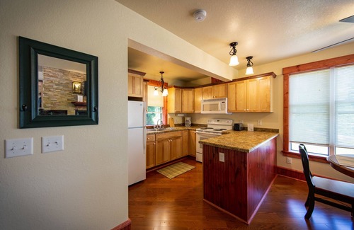 Croftville Condo | The Inn at Croftville Road Cottages #4. On the Shore of Lake Superior.