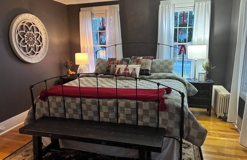 Jefferson Bed & Breakfast | The Inn Crowd Bed and Breakfast