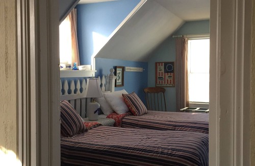 Sunderland Bed & Breakfast | The Ira Allen House