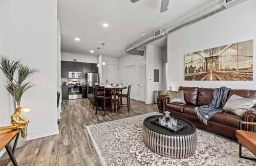Dallas Design District Apartment | The Iron Loft - King Tempurpedic Prime Location