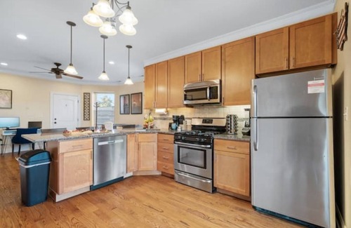 North Center Apartment | The Irving Park Hideaway – Prime Location w/Patio & Parking!