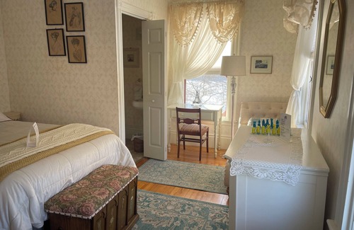 Guilford Bed & Breakfast | The Isobel Room - Full Bed - The Guilford Bed & Breakfast
