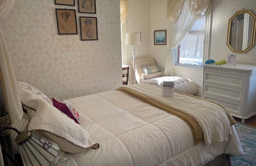 Guilford Bed & Breakfast | The Isobel Room - Full Bed - The Guilford Bed & Breakfast