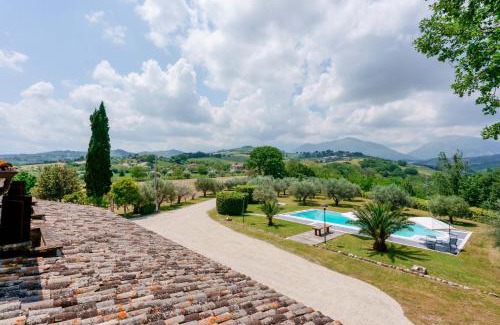 Campli Villa | tHE Italian Dream Villa - Pool, Spa & Wine