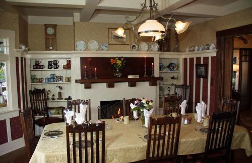Monterey Bed & Breakfast | The Jabberwock Bed & Breakfast