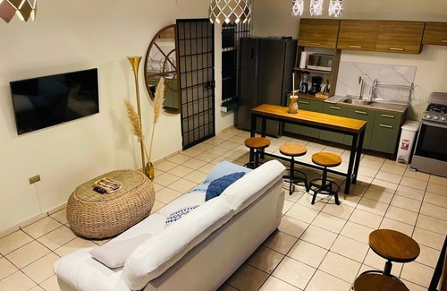 San Salvador Bed & Breakfast | The Jaguar House-Large Stunning Home In Upscale Escalon with Volcano View