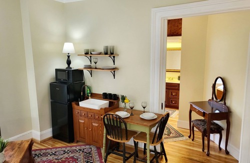 Frederick House | The Jarboe Suite on historic Manor House grounds!