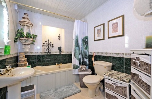 Central Aberdeen House | The Jays Guest House