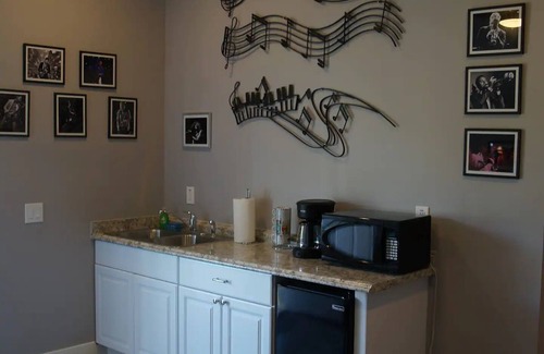 Downtown Riverside Apartment | The Jazz Room
