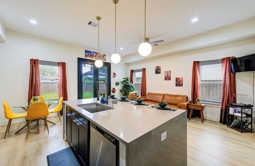 Southeast Houston House | The Jazzy Bungalow!