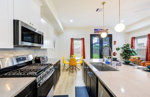 Southeast Houston House | The Jazzy Bungalow!