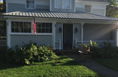 Jefferson House | The Jefferson House, 5 mi to wedding venues, center of town on the town green