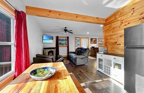 Maggie Valley Cabin | The Jeffery House-Creekside!