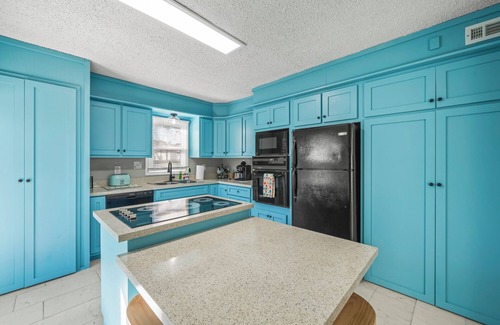 Lubbock House | The Jetson - Retro Mid-Mod Retreat Near TTU & Med District!