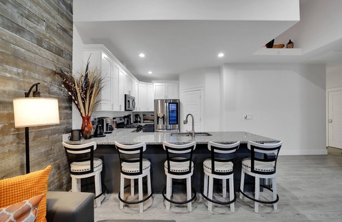 Twin Falls House | The Jolly Rancher, Luxury Furnishings, Jet Tub, Fenced Yard, Corporate and Vacan