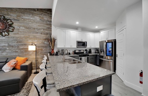 Twin Falls House | The Jolly Rancher, Luxury Furnishings, Jet Tub, Fenced Yard, Corporate and Vacan