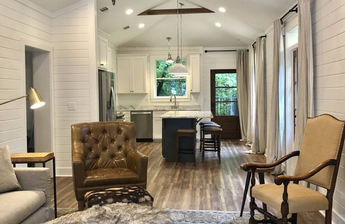 Oxford House | The Josephine House-South Lamar Historic District-Walk to Sq - 2 King Beds, 2 Ba