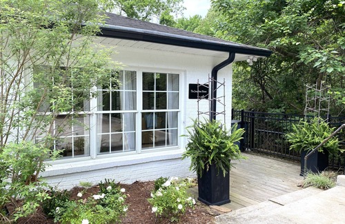 Oxford House | The Josephine House-South Lamar Historic District-Walk to Sq - 2 King Beds, 2 Ba