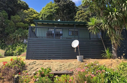 Kawhia House | The Kakariki Cottage - Experience all that Aotea has to offer