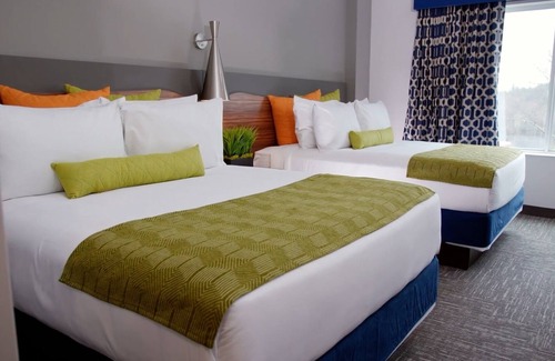 Monticello Hotel | The Kartrite Resort & Indoor Waterpark